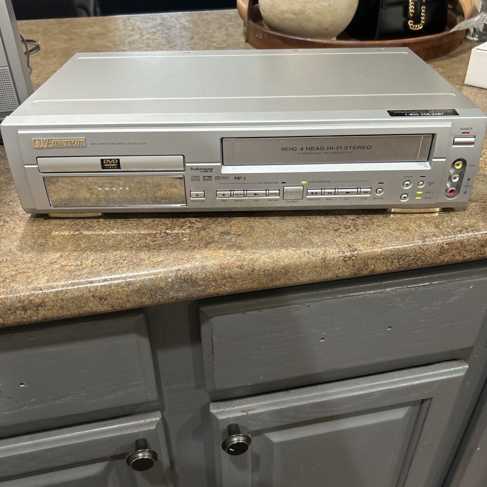 Emerson EWD2202 VHS DVD Combo Player No Remote Tested Working Great Condition